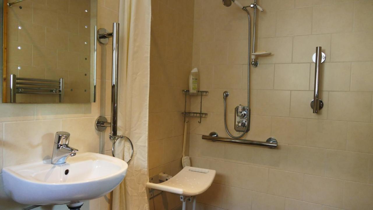 Cosy Ground Floor Disabled Friendly Room In Farm House Llandderfel Eksteriør bilde