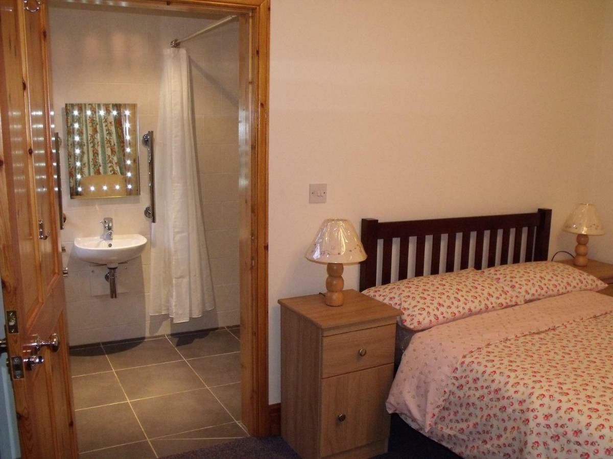 Cosy Ground Floor Disabled Friendly Room In Farm House Llandderfel Eksteriør bilde